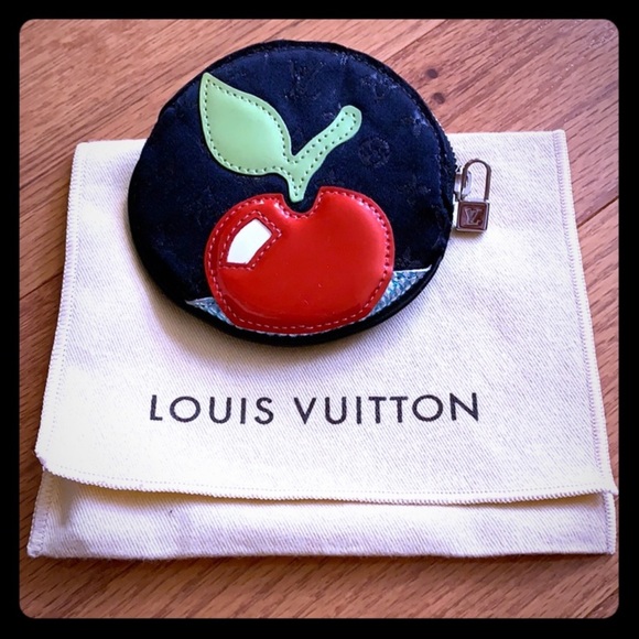 ❤️BUNDLE U get all 4 Louise Vuitton round coin purses - Picture 4 of 4